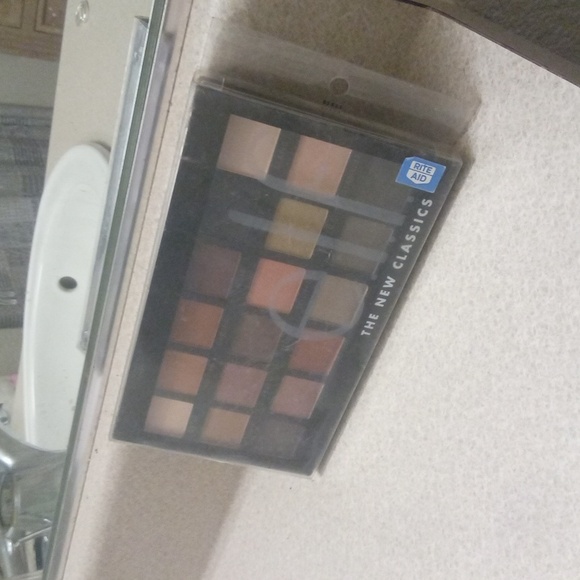 Elf Eye Shadows - Picture 2 of 3